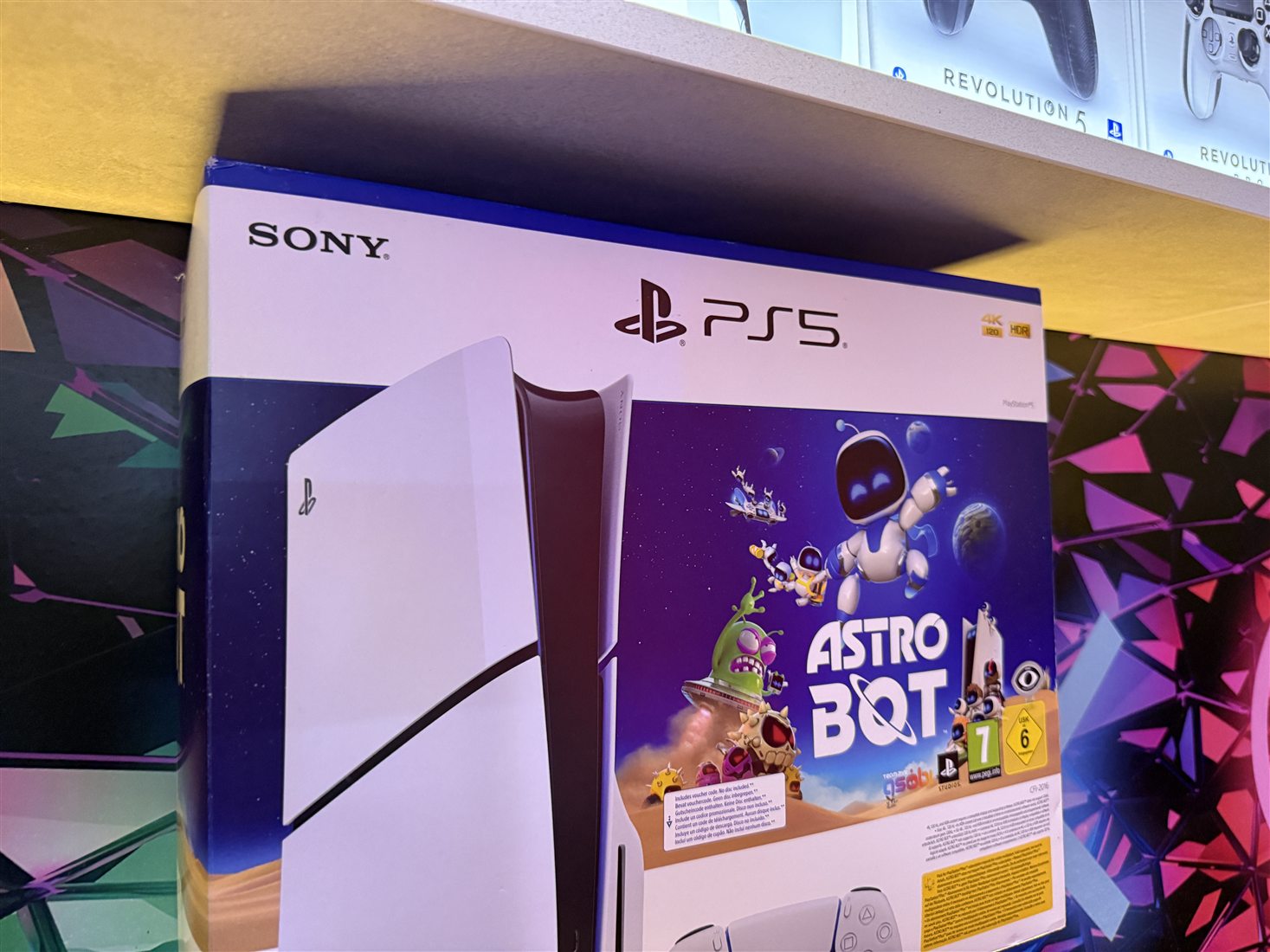 PlayStation 5 konzola izložena u NGames prodajnom salonu