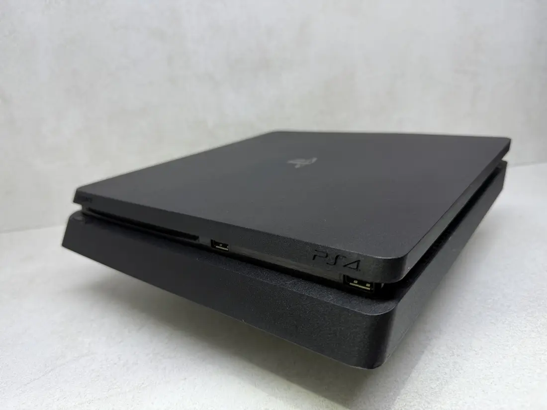 PS4 Slim > 500gb / Fortnite + Roblox + eFootbal …