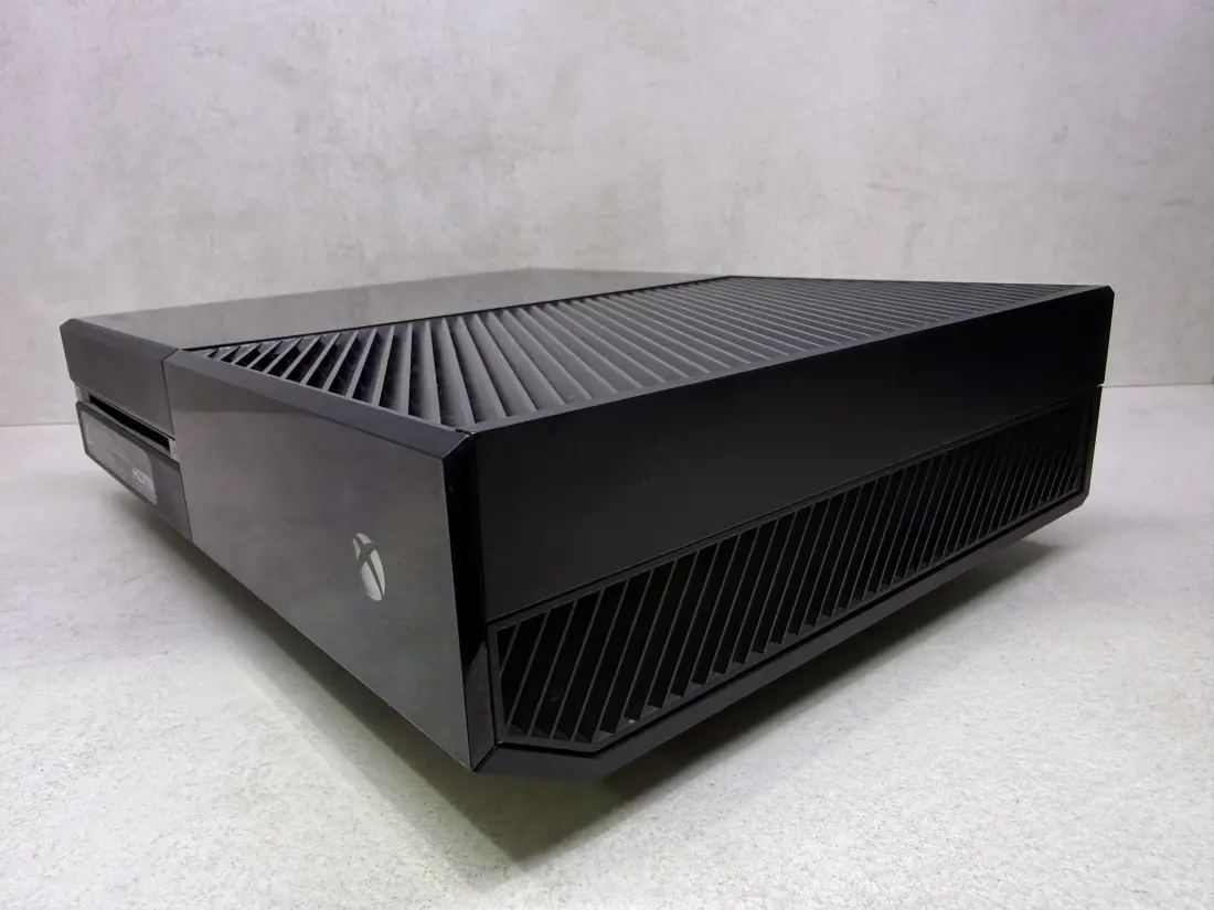 XBOX One > 500gb / Fortnite + Roblox + eFootbal …