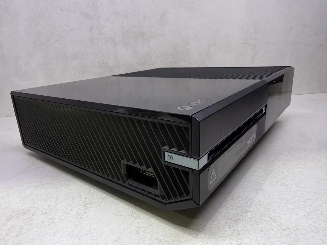 XBOX One > 500gb / Fortnite + Roblox + eFootbal …