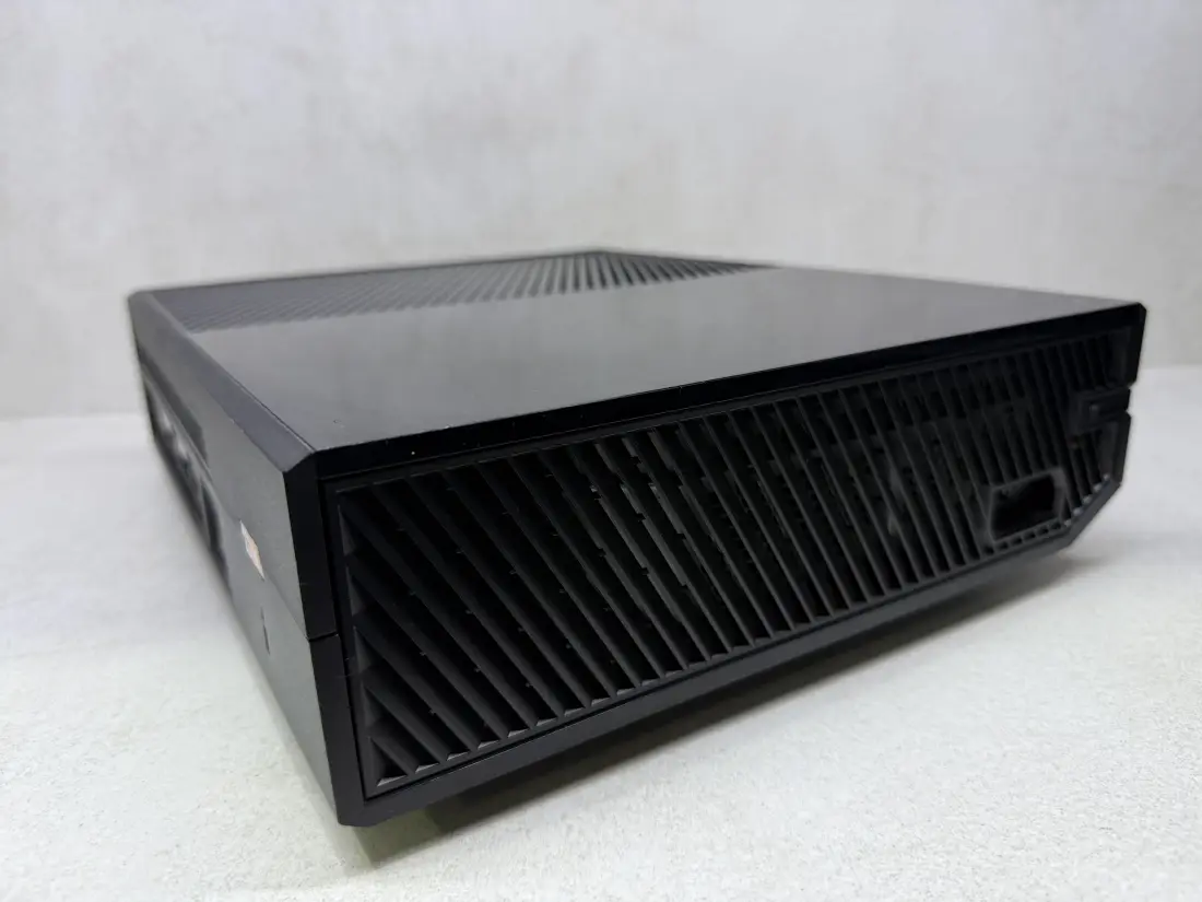 XBOX One > 500gb / Fortnite + Roblox + eFootbal …